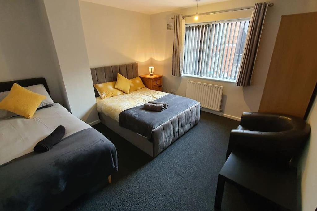 Contractors-City Centre-Parking-Sleeps 9 -Smart Tv, 2 Bathrooms! Coventry Exterior foto