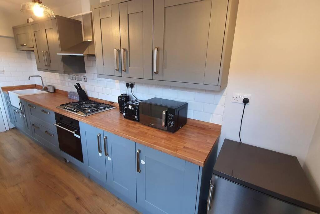 Contractors-City Centre-Parking-Sleeps 9 -Smart Tv, 2 Bathrooms! Coventry Exterior foto