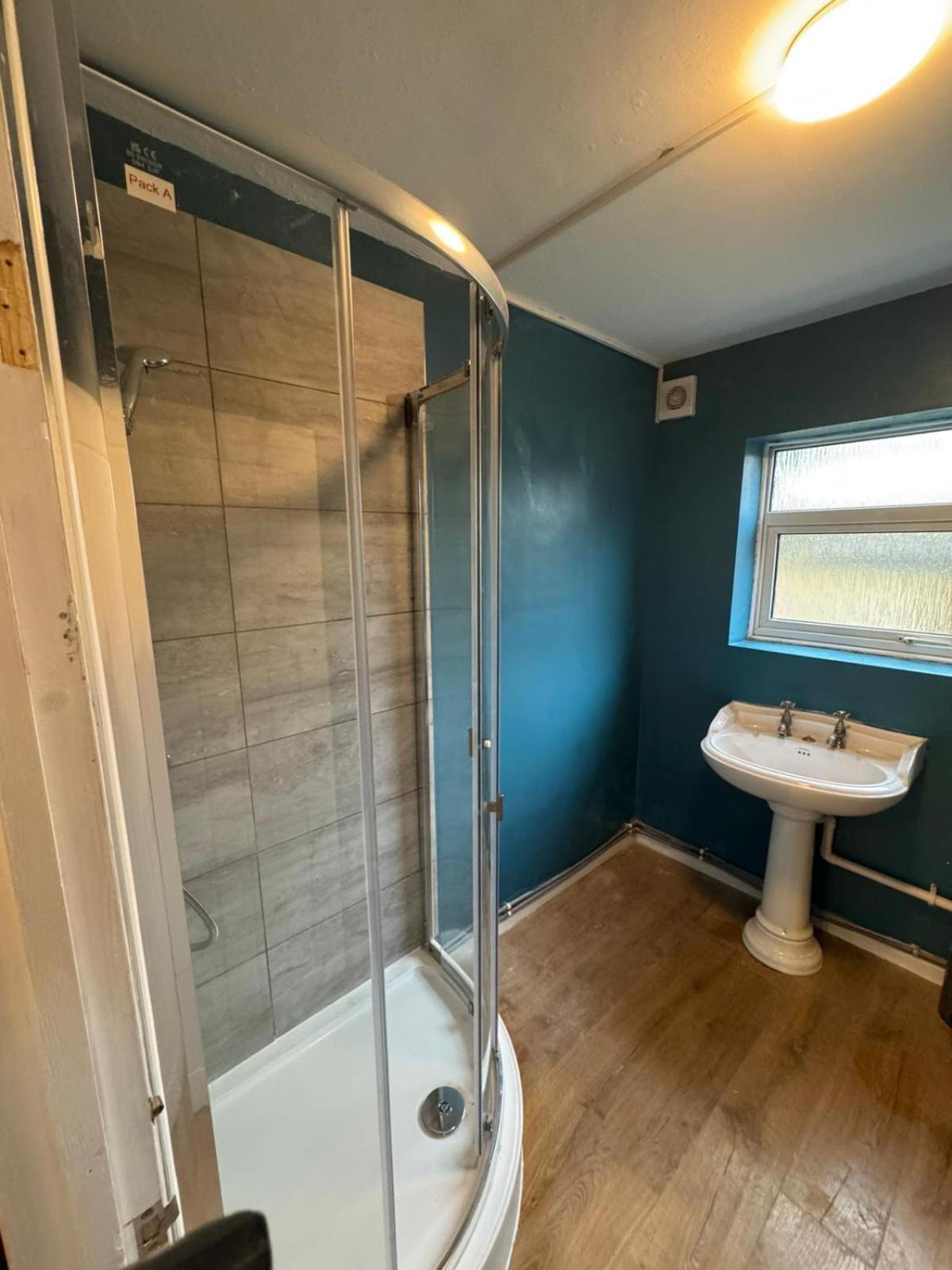 Contractors-City Centre-Parking-Sleeps 9 -Smart Tv, 2 Bathrooms! Coventry Exterior foto